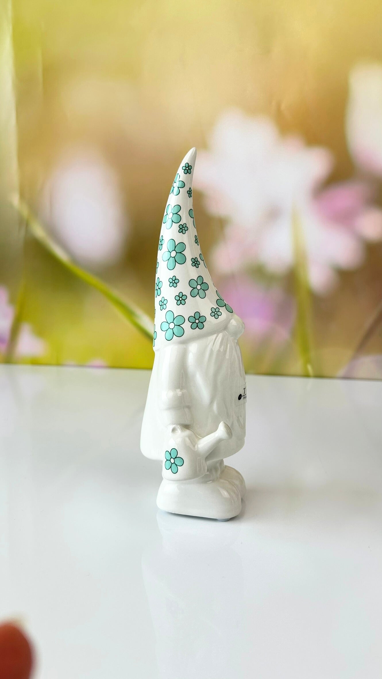 Zwerg Geraldo mit Mütze in Blumenmuster grün