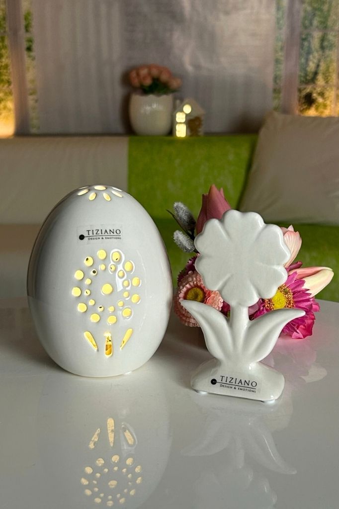 Dekoblume Primula mit Ei LED