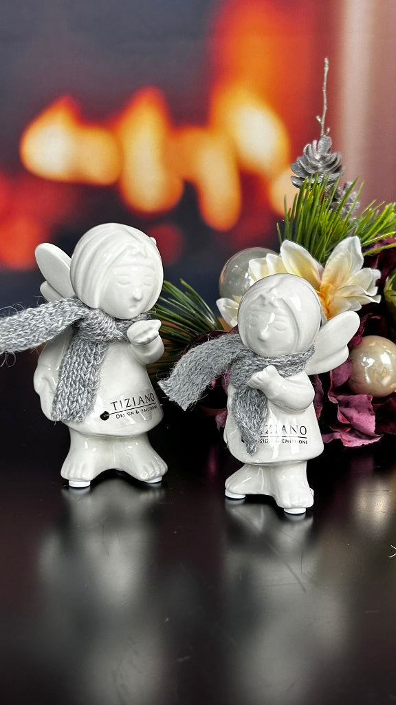 Deko Engel Anna mit Herz creme mit grauem Schal