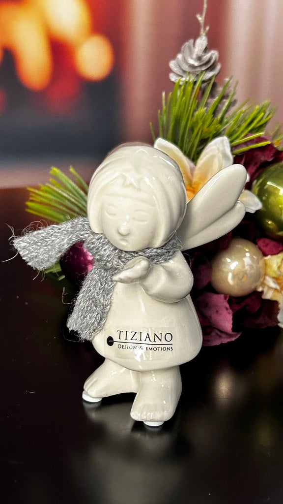 Deko Engel Anna mit Herz creme mit grauem Schal