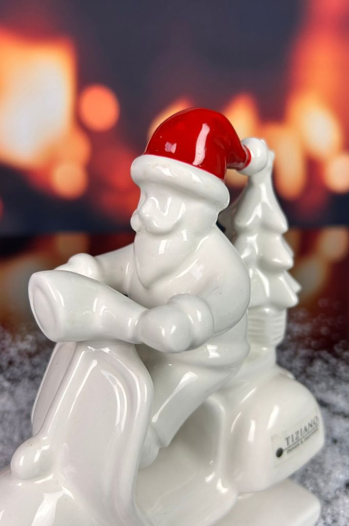 Deko Santa Enrico auf Vespa 15cm creme-weiß