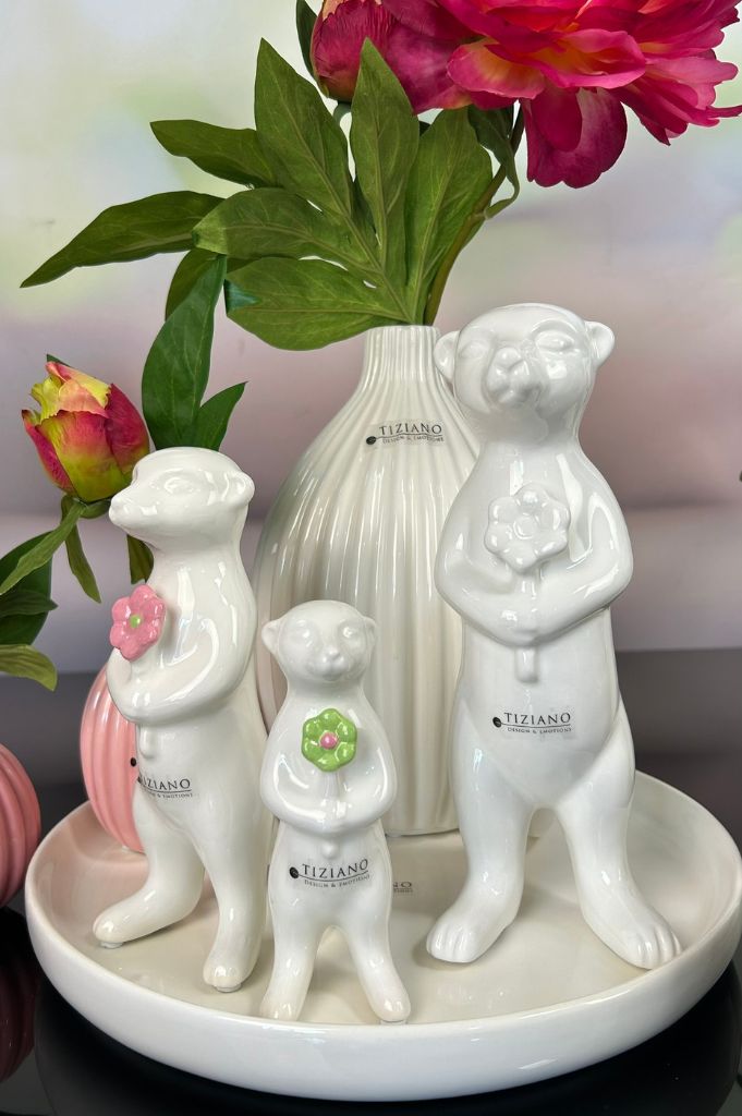 Deko Erdmännchen Oskar mit Blume in 3 Farben