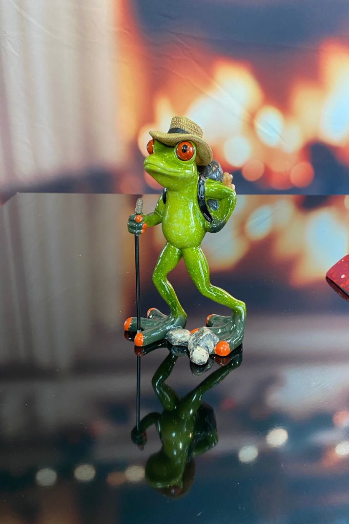 Deko Frosch Wanderer Fridolin hellgrün