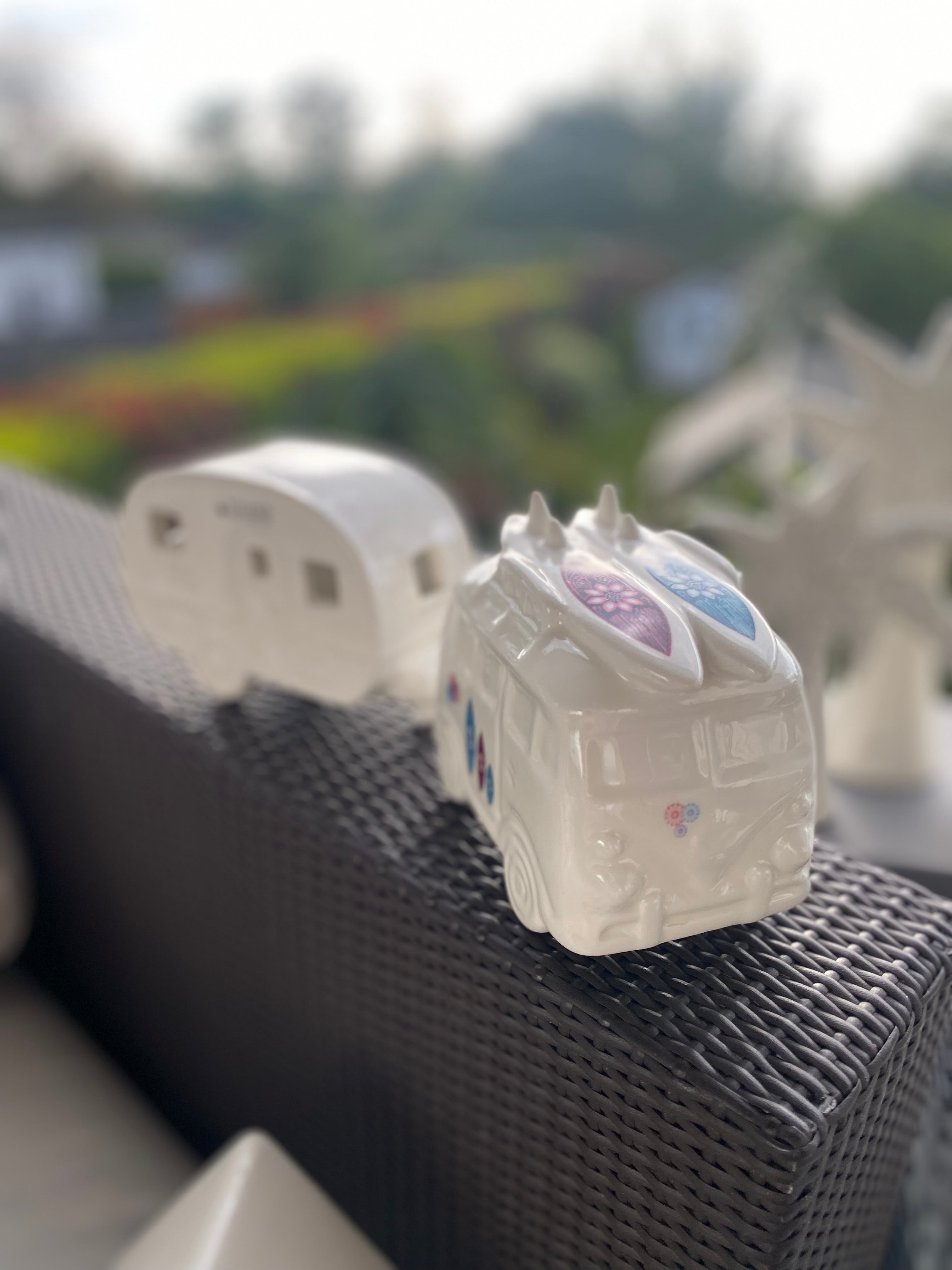 Deko Bus Forano mit Surfbrett creme-weiß mit Decal