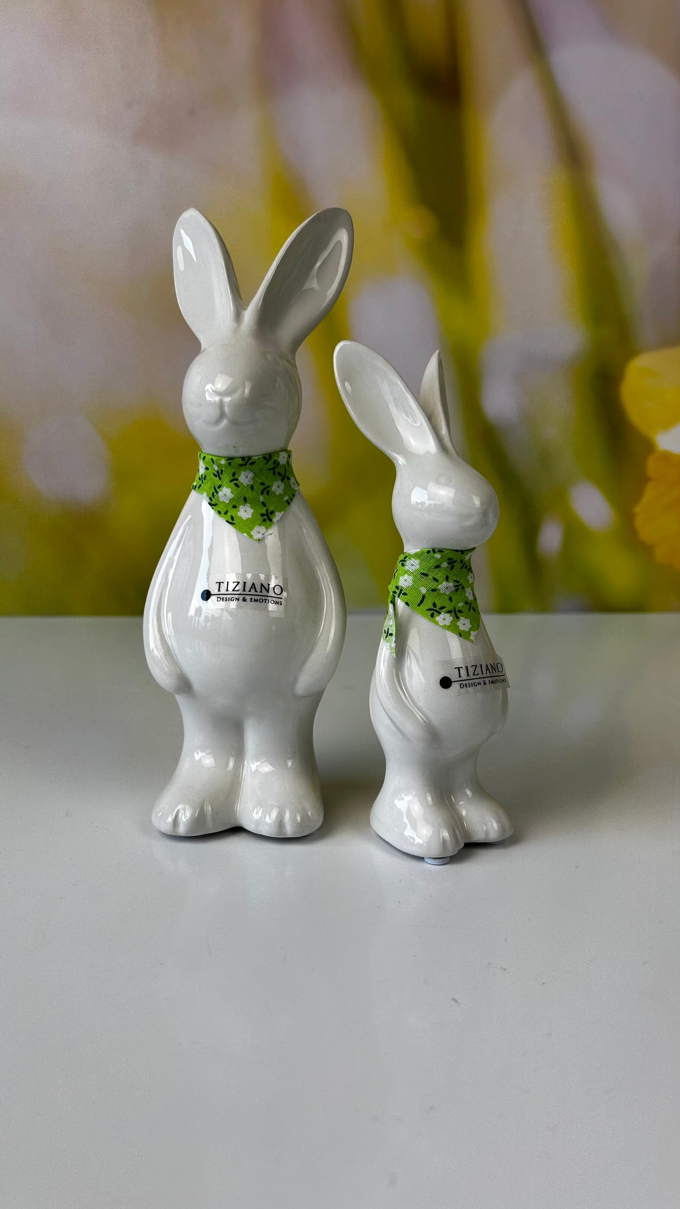 Deko Hase Gabrio creme-weiß mit Halstuch farbig