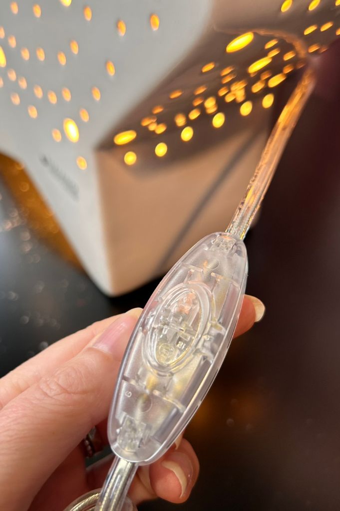 Lampe Cometa mit Löchern 31cm creme-weiß