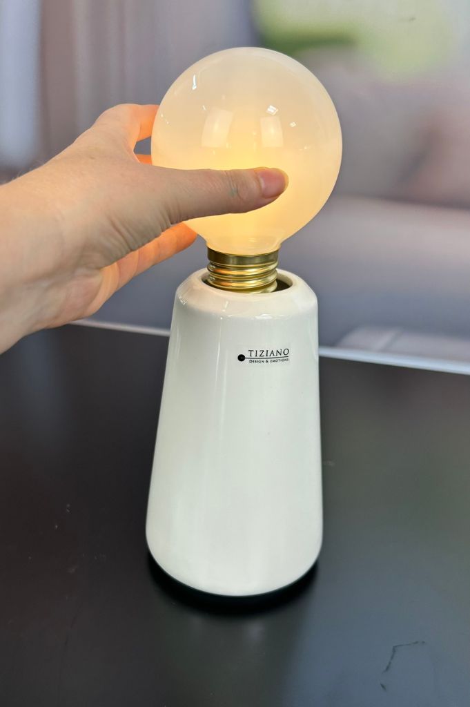 Glühbirne LED mit USB Kabel 9,5