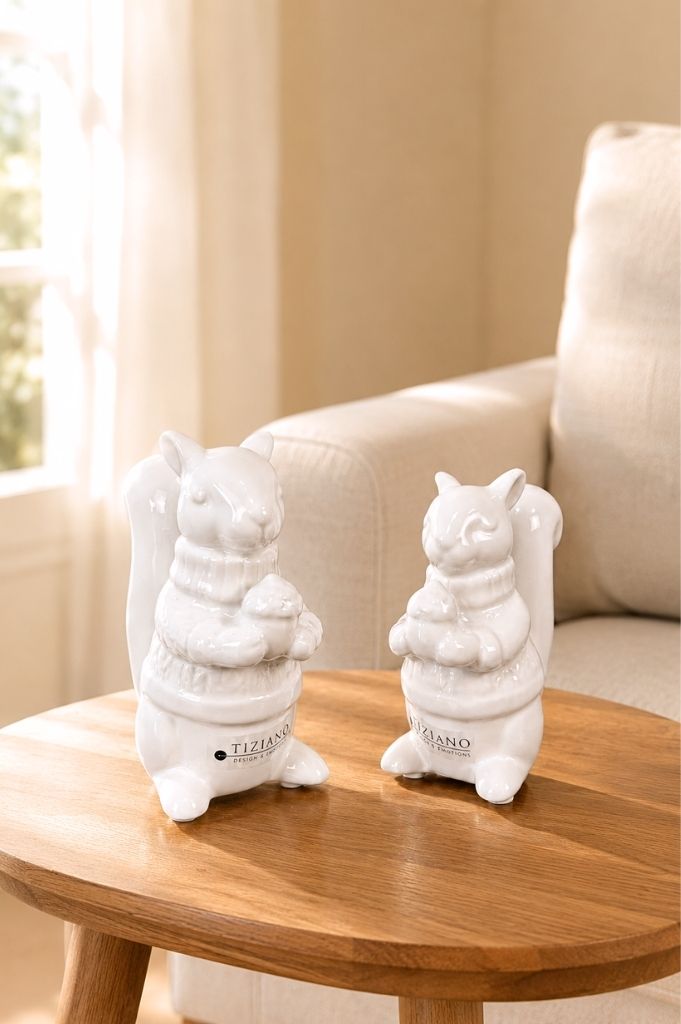 Eichhörnchen Robert mit Pullover creme-weiß