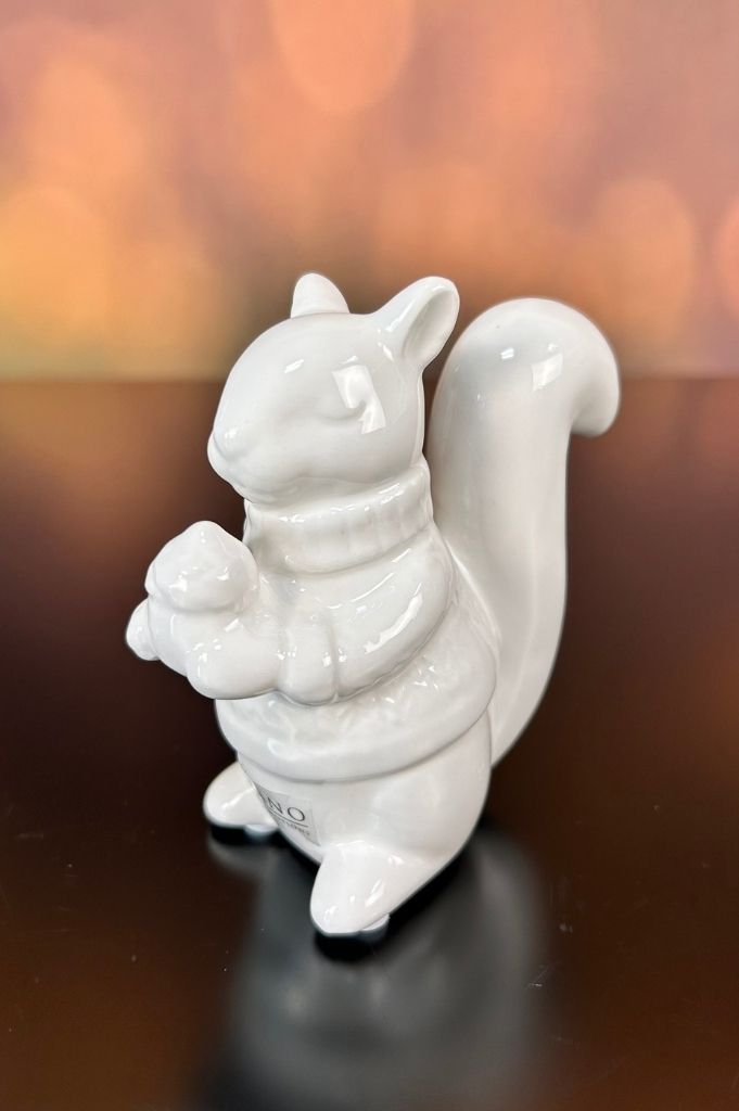 Eichhörnchen Robert mit Pullover creme-weiß