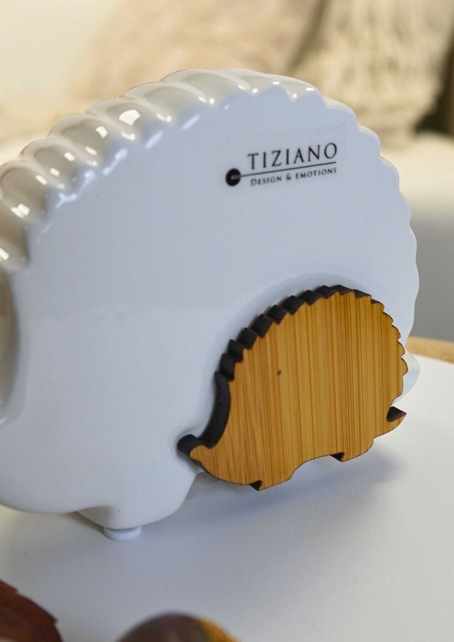 Sven-Igel-m-Holz-detail