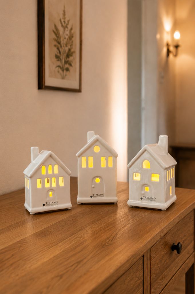 LED Haus Tribano creme-weiß