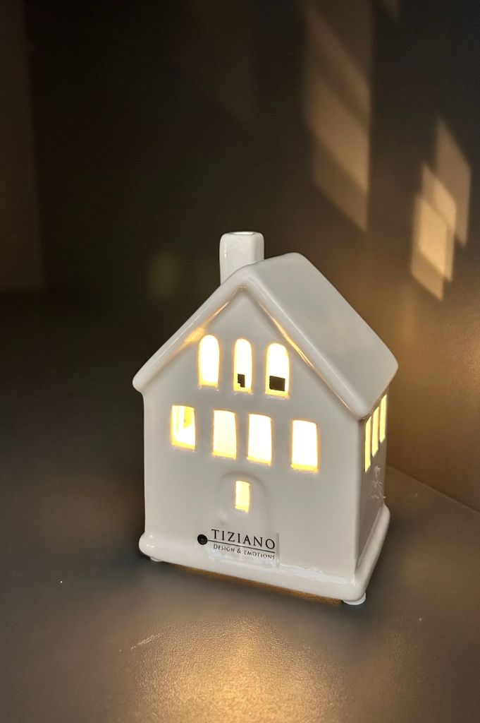 LED Haus Tribano creme-weiß