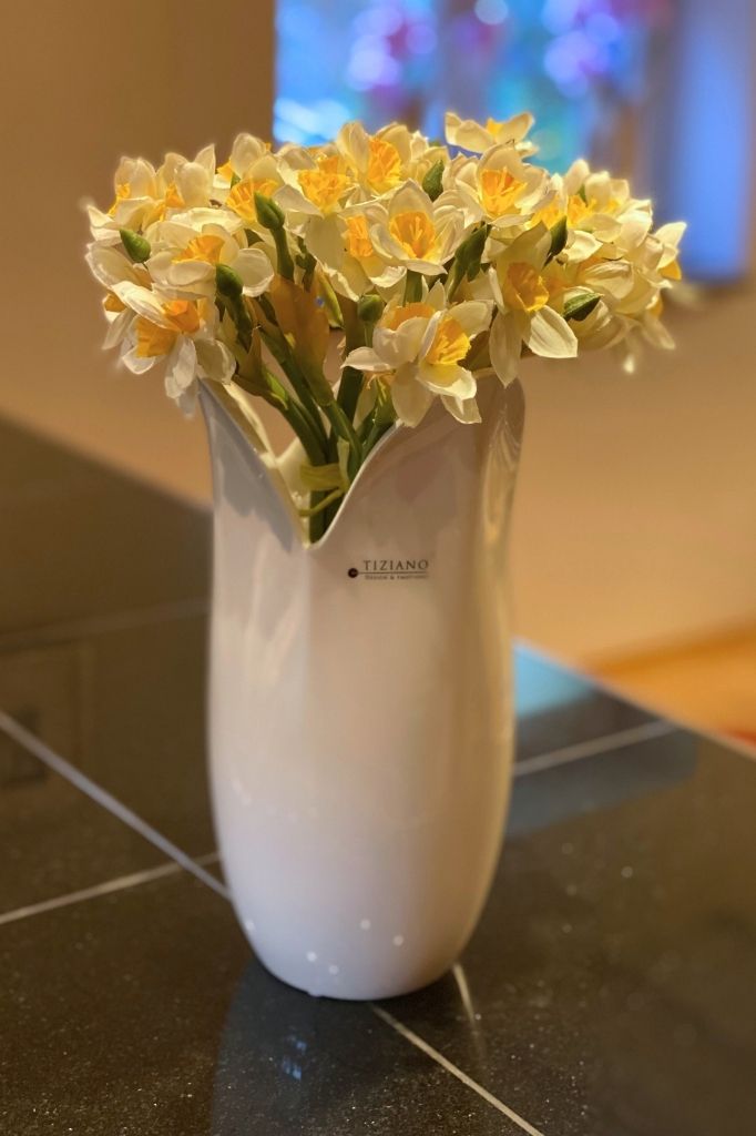 Vase Florenta mit Narzissen