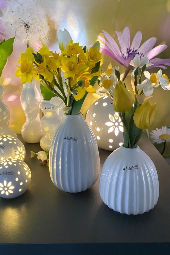 Vase Nylan dekoriert im Aufbau