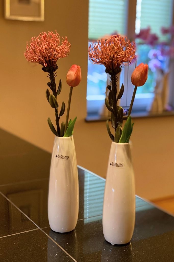 Vase Manioli mit Tulpe und Protea