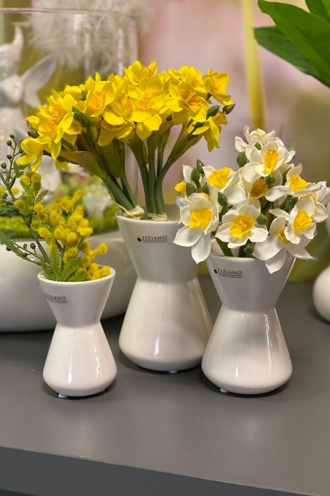 Vase Tosini mit Narzissen