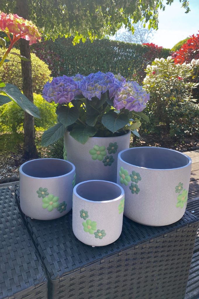 Kübel Villa grau mit grünen Blumen große Größen