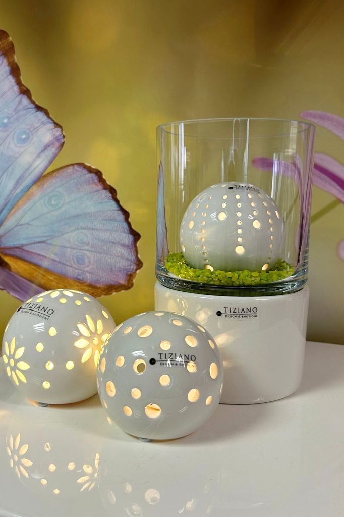 Windlicht Laterna mit Lichtkugeln LED