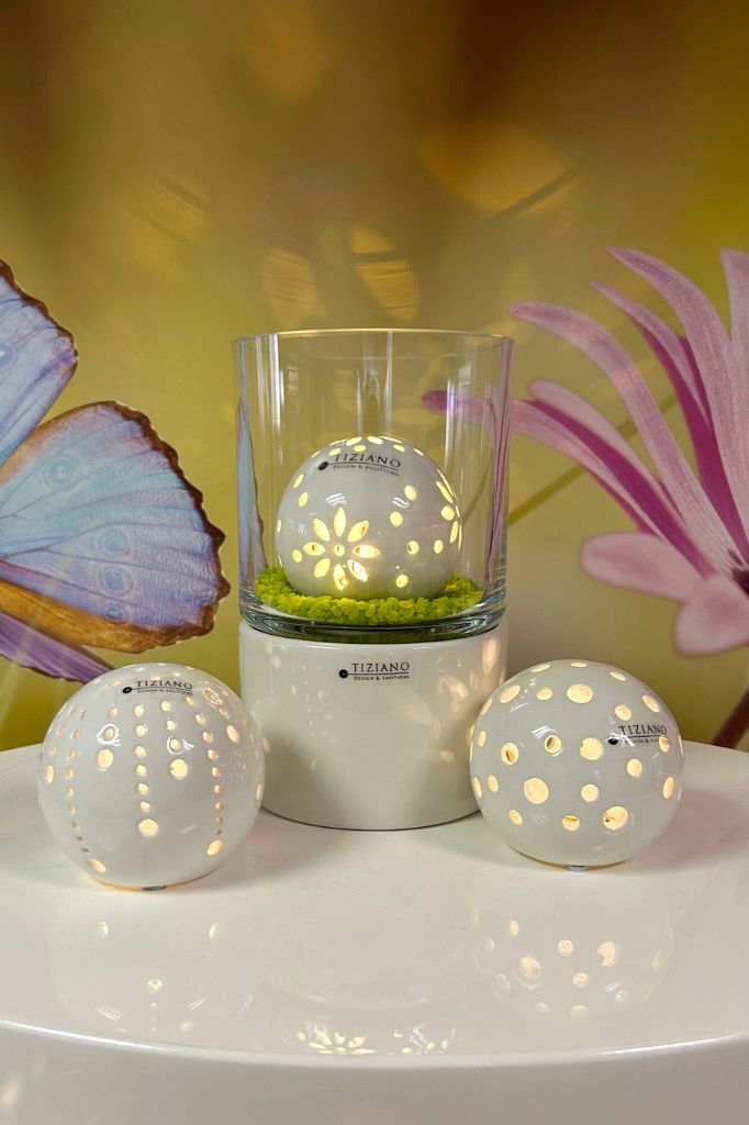 Windlicht Laterna mit Lichtkugeln