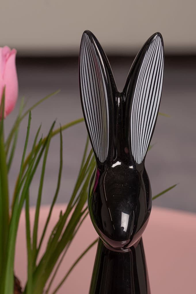 alvina-hase-schwarz-mit-decal-schwarz-weiss-ohren