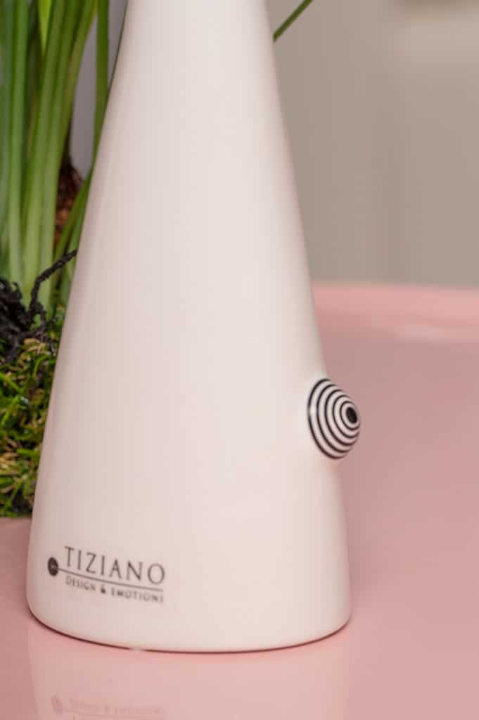 alvina-hase-weiss-mit-decal-schwarz-einzel-detail