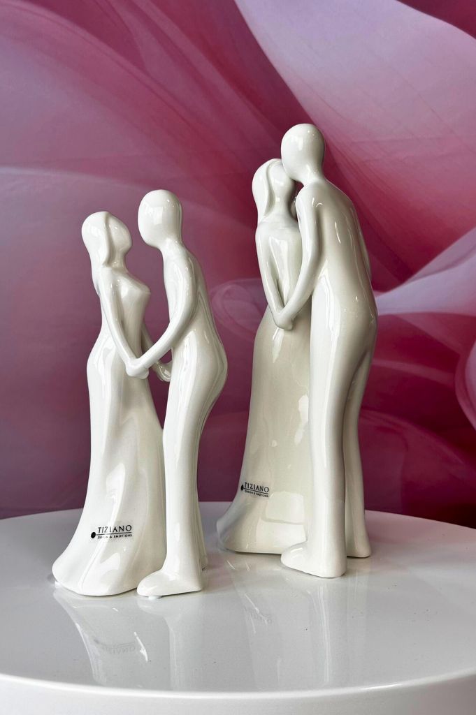 Paar Amorino Hand haltend creme-weiß