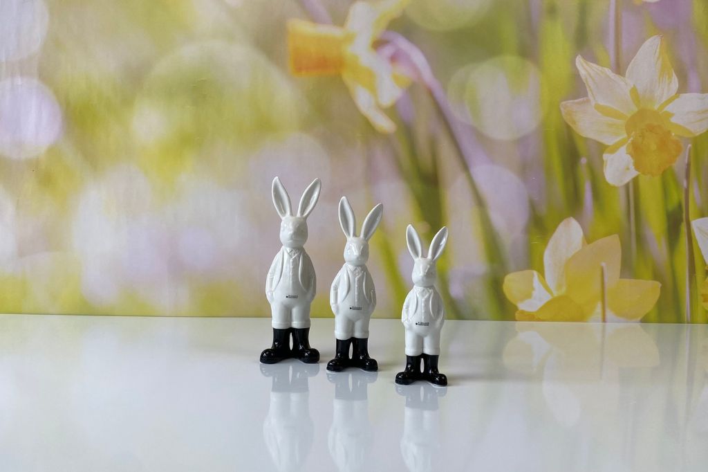 Deko Hase Aldo creme-weiß mit Stiefel schwarz