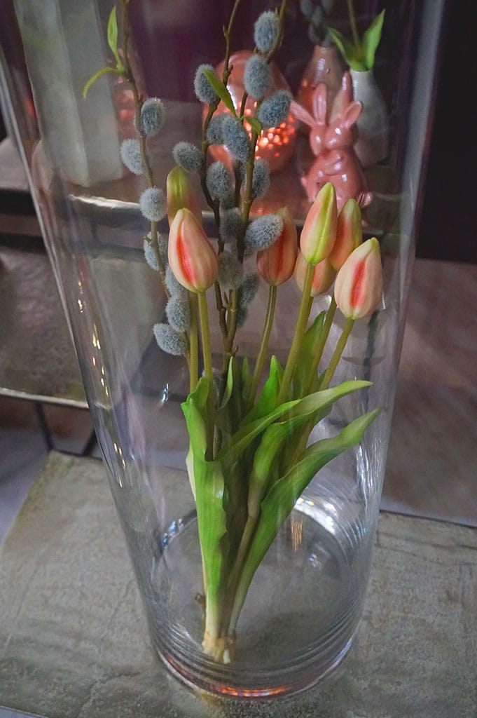 detailbild-tulpen-weidenkaetzchen