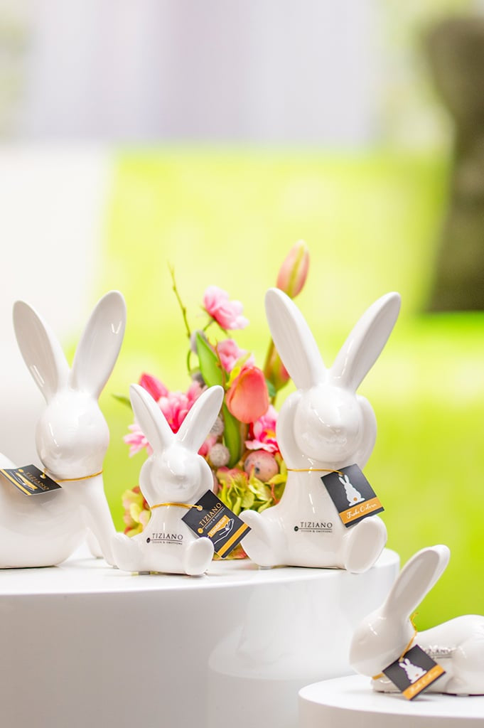 fabrio-sitzend-weiss-creme-detail