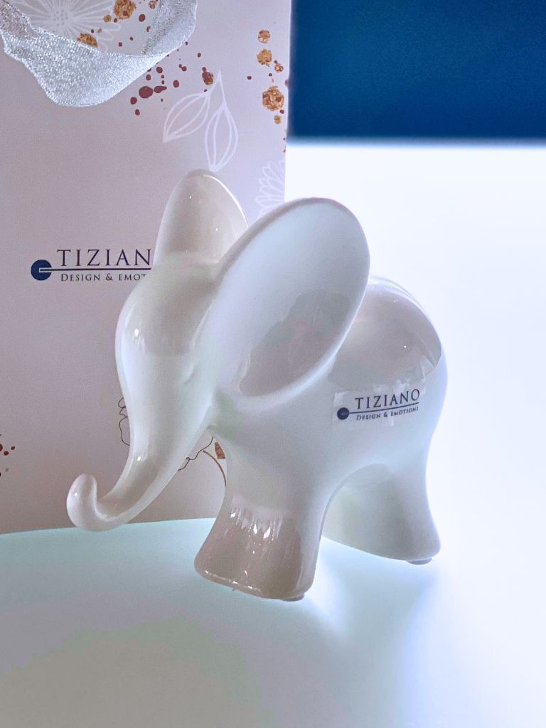 geschenktüte-elefant-leon-stehend-nah