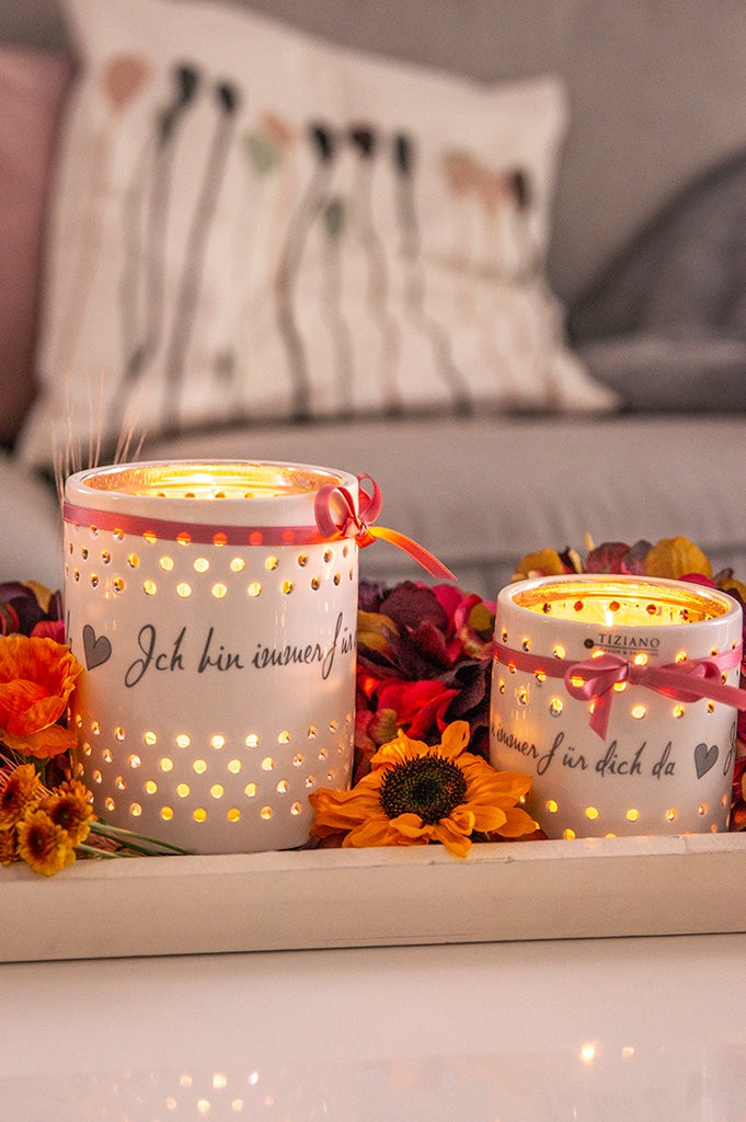 mazano-schrift-weiss-ambiente-gross-mittel