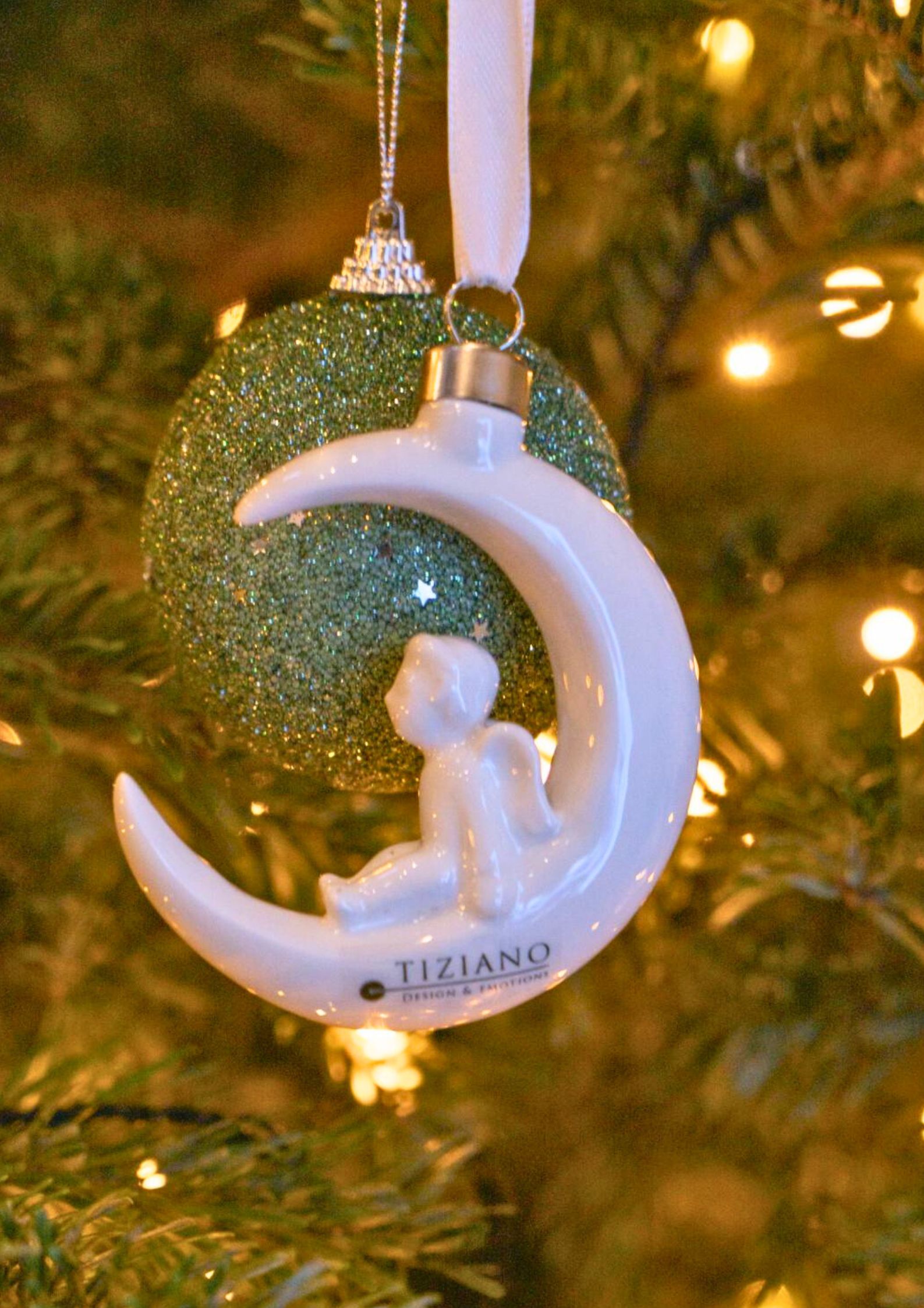 melio-m-engel-haenger-liegend