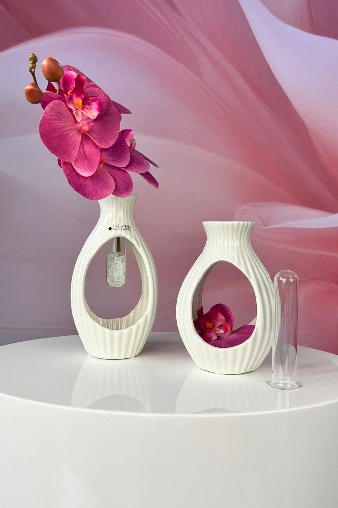 Vase Prisma creme mit Reagenzglas
