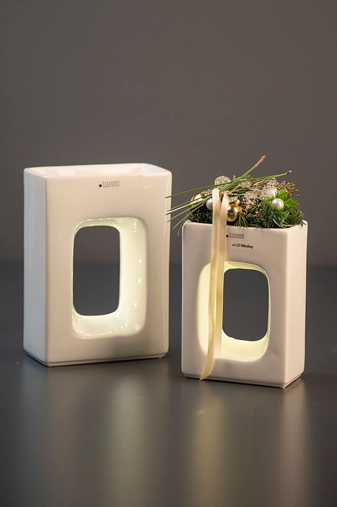 quadro-pflanzgefaess-led-hoch-groessen