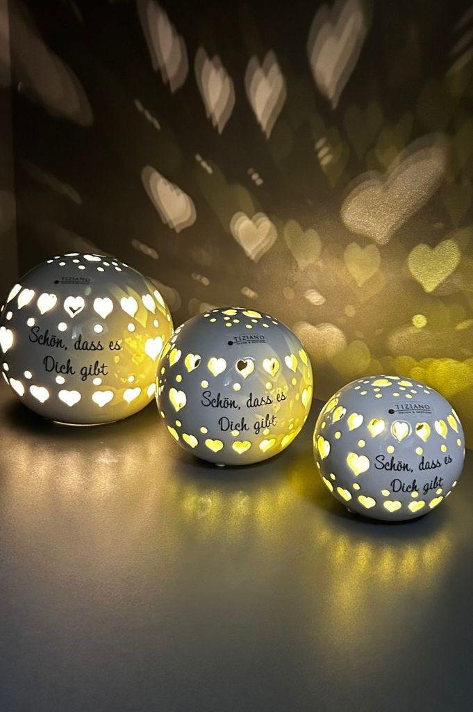 venetal-lichtkugel-led-schrift-dunkel