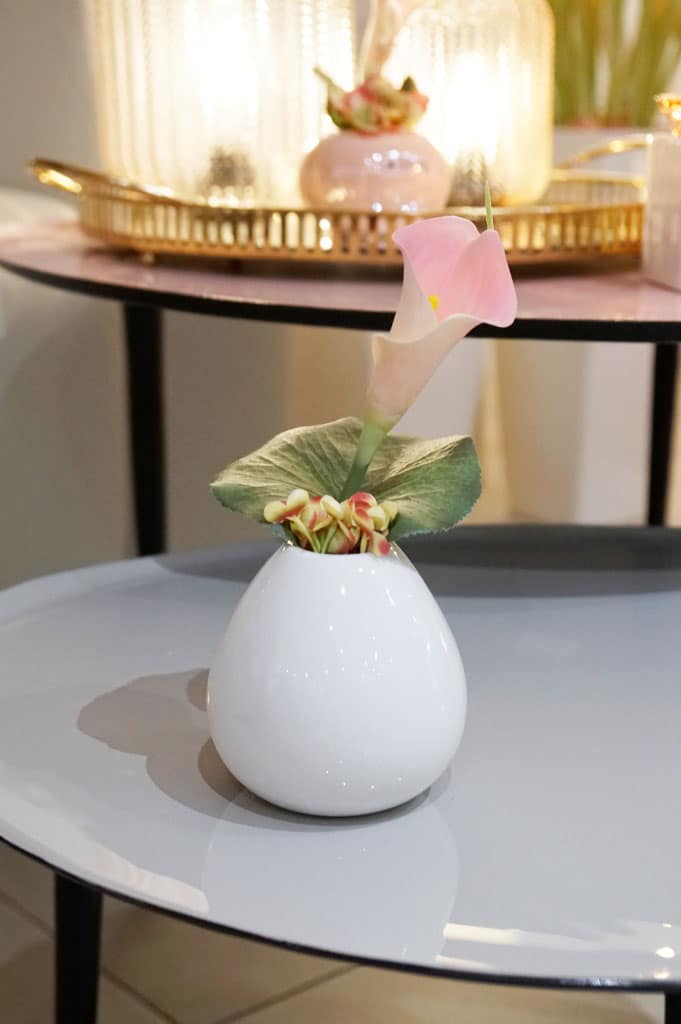 vitara-tischase-tropfen-weiss-creme-dekoriert-callas-neu