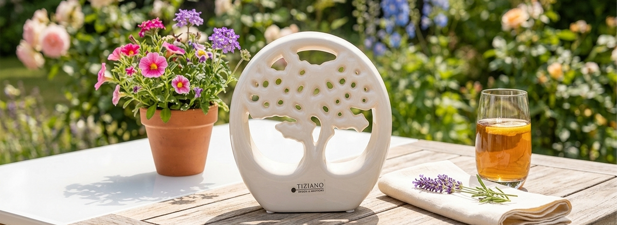Sommerliche Gartentisch-Deko mit Vasen & Windlichtern