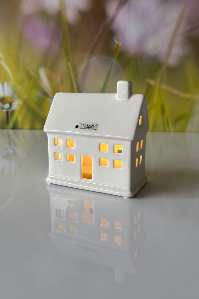 D1 Deko Haus Lagaro LED creme-weiß