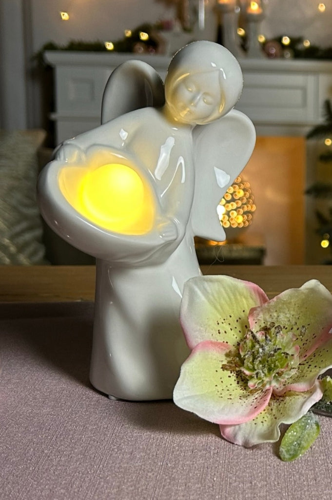 Engel Laila mit Kugel LED