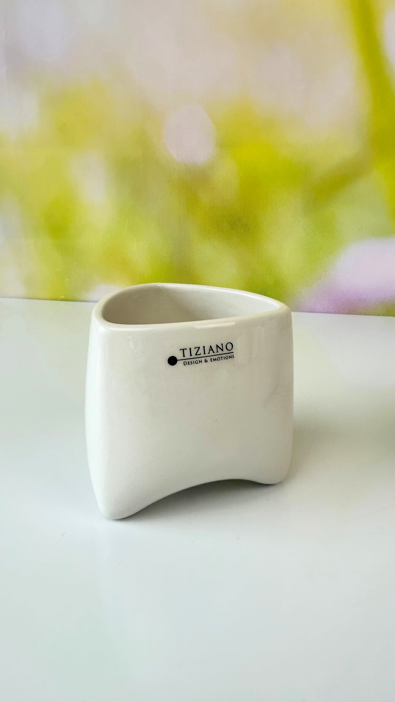 Kübel Triangolo creme-weiß