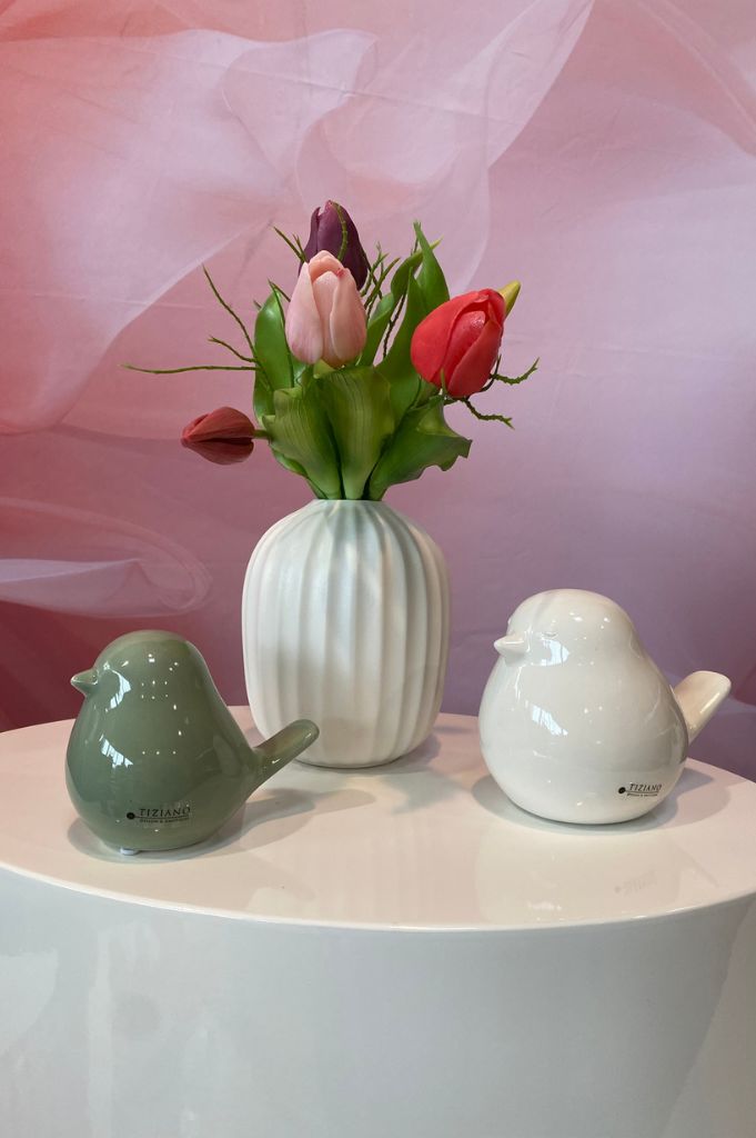 Dekoset Vase weiß mit Alfredo und Tulpen