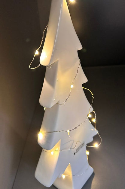 Dekobaum Adelmo mit Lichterkette dekoriert