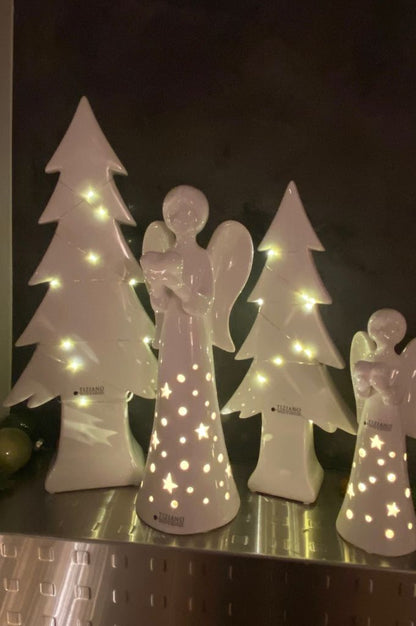 Dekobaum Adelmo mit Lichterkette dekoriert