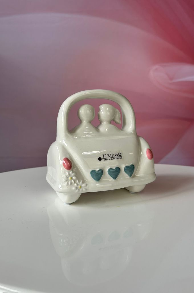 Paar Amanti in Auto 12cm creme-weiß