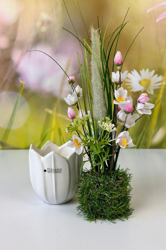 Deko Blumen farbig auf Grassockel