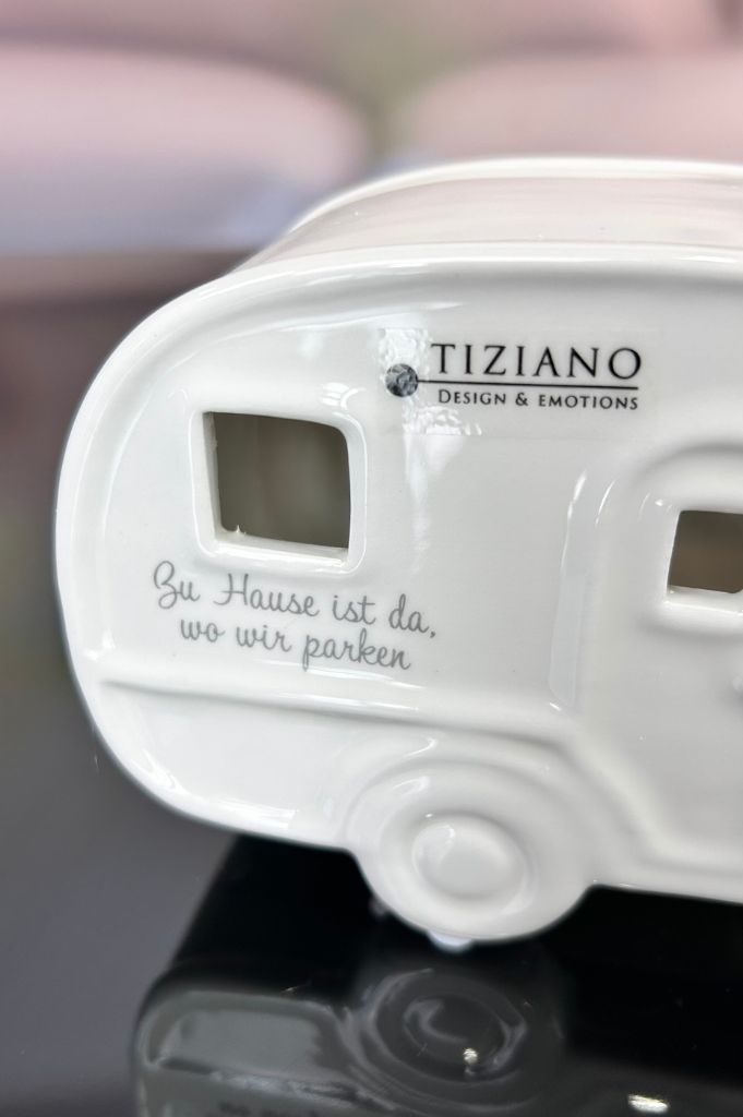 J13 Deko Wohnwagen Caso 16cm mit Schrift creme-weiß