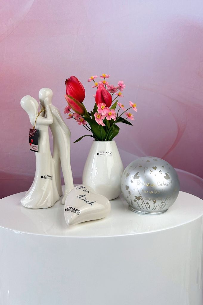 Dekoset Dekofigur Amorino umarmend+LED Kugel Roviano