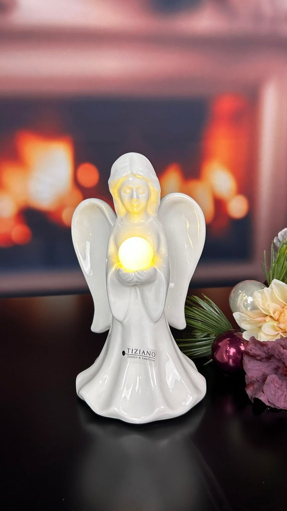 Engel Delia stehend 18cm m.LED Kugel