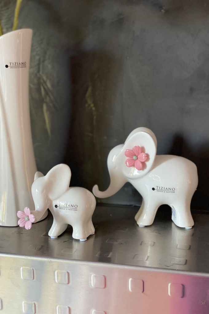 Deko Elefant Leon mit Blüten in verschiedenen Farben