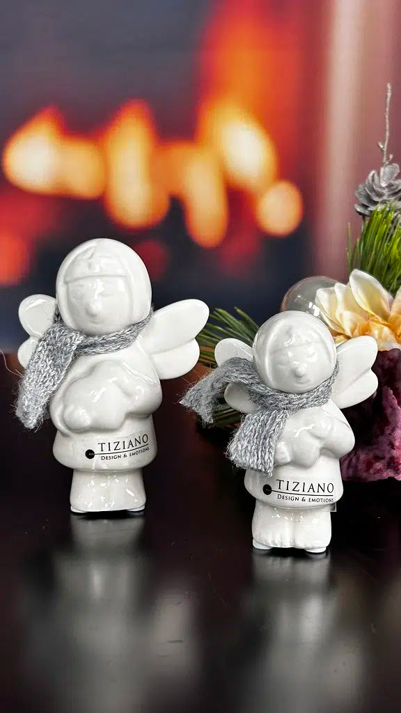 Deko Engel Anna Kußhand creme mit grauem Schal